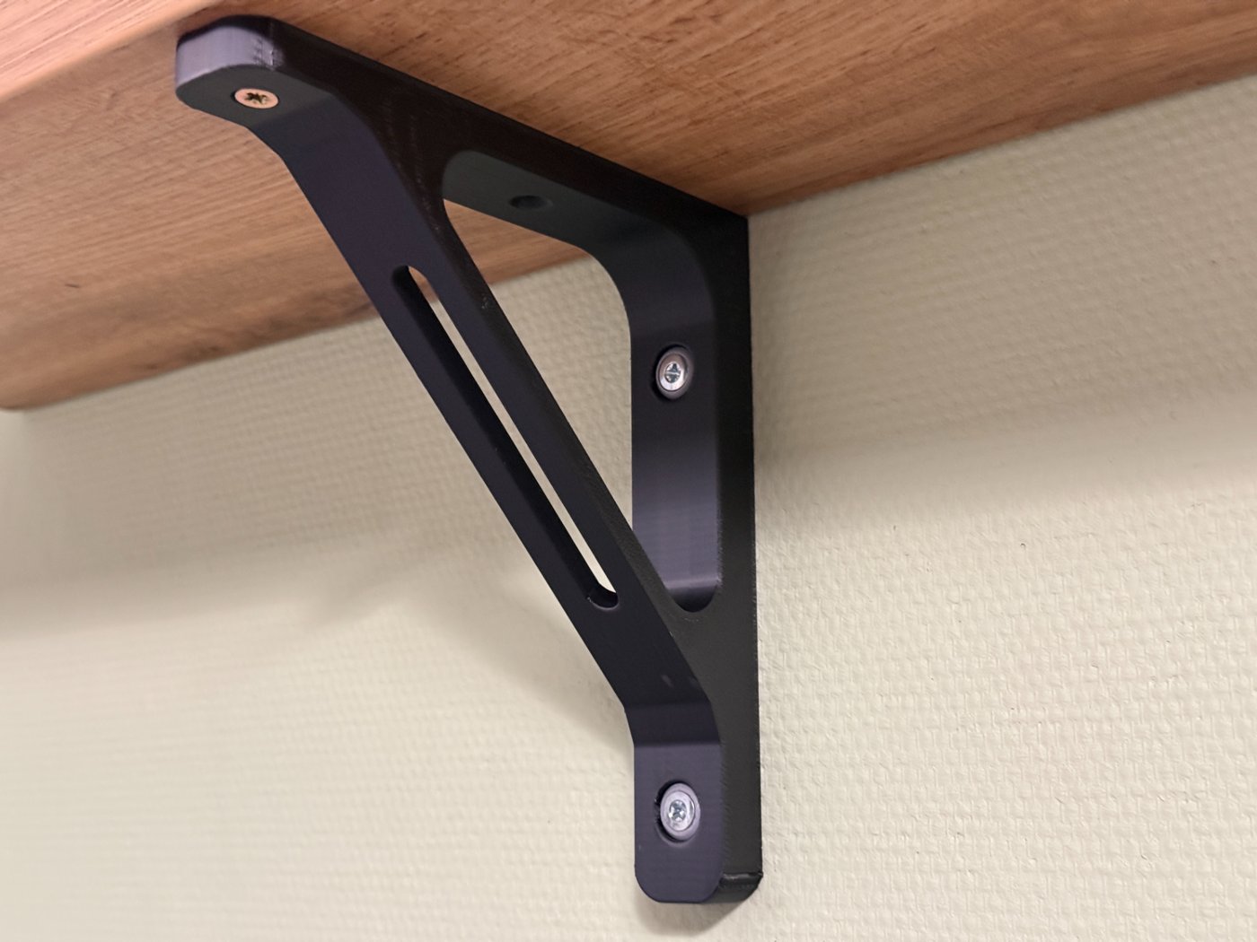 Printed heavy-duty shelf L-bracket